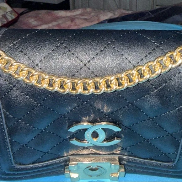 Designer Indpired Black Quilted Leather Shoulder Bag - Picture 14 of 16